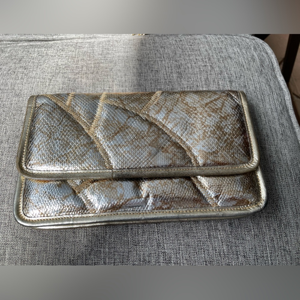Bags by Varon vtg 70’s metallic quilted eelskin silver gold shimmer clutch